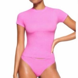 SKIMS Size Medium Fits Everybody Crew neck T-Shirt Neon Orchid Rare Color NWT